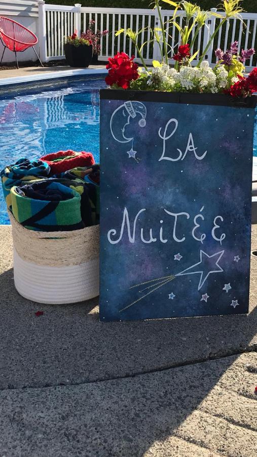 Gite La Nuitee Coaticook Bagian luar foto